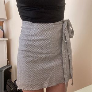 MOVING SALE 🚚Brandy Melville Wrap Skirt